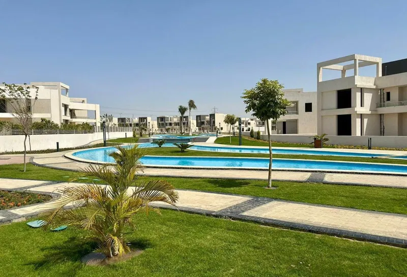 4-bedroom villa 285 m² for sale in Lake West , Lake West