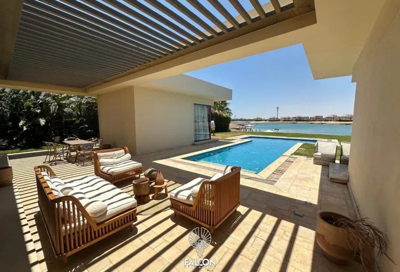 4-bedroom villa 300 m² for sale in Marina 8