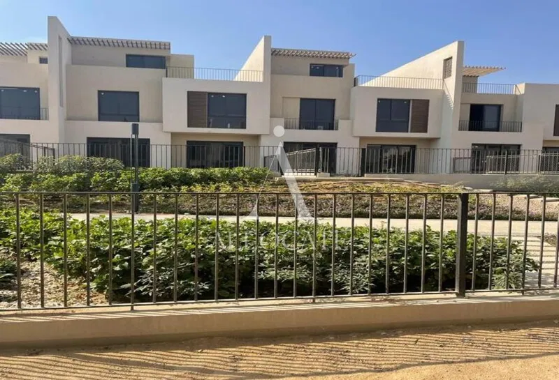 4-bedroom townhouse 219 m² for sale in SODIC East
