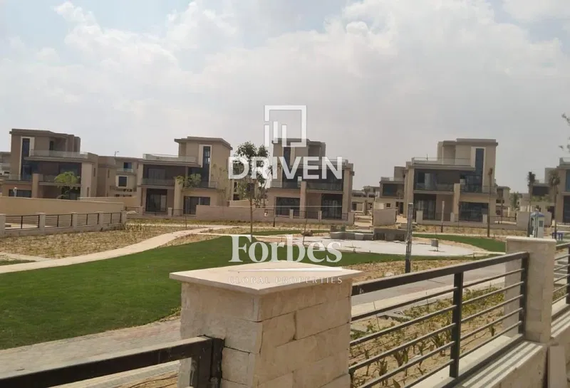 4-bedroom townhouse 260 m² for sale in The Estates , The Estates