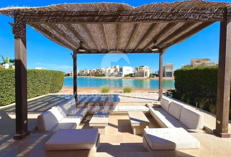 4-bedroom villa 245 m² for sale in Swan Lake Gouna