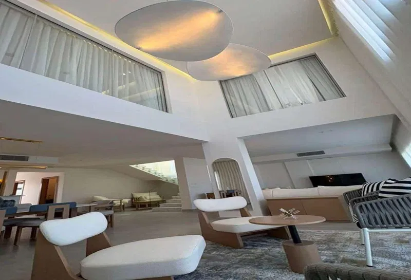5-bedroom villa 504 m² for sale in Mazarine