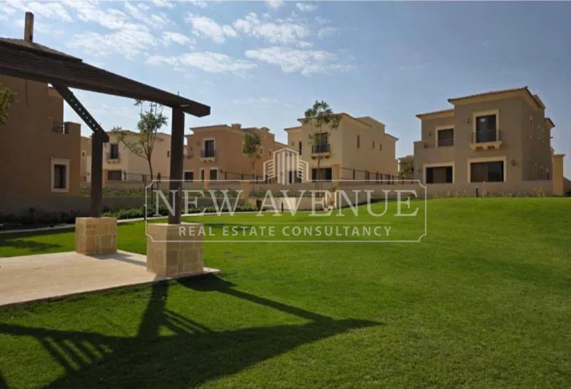 تاون هاوس 5 غرف 350 م² للبيع في سيتي جيت، City Gate
