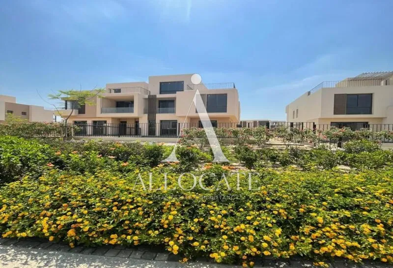 5-bedroom townhouse 221 m² for sale in SODIC East