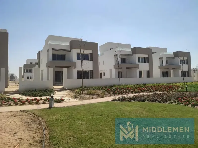 Townhouse Middle 208m Ready to Move view landscape in Hyde Park New Cairo
