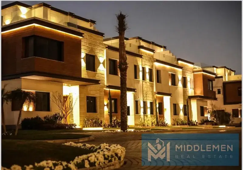 Town House 176mfor sale with installments azzar2 New Cairo next to AUC, Hyde Park