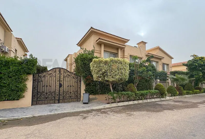 3-bedroom twin house 225 m² for sale in Alex West