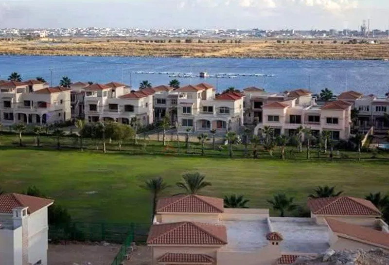 4-bedroom villa 290 m² for sale in Alex West