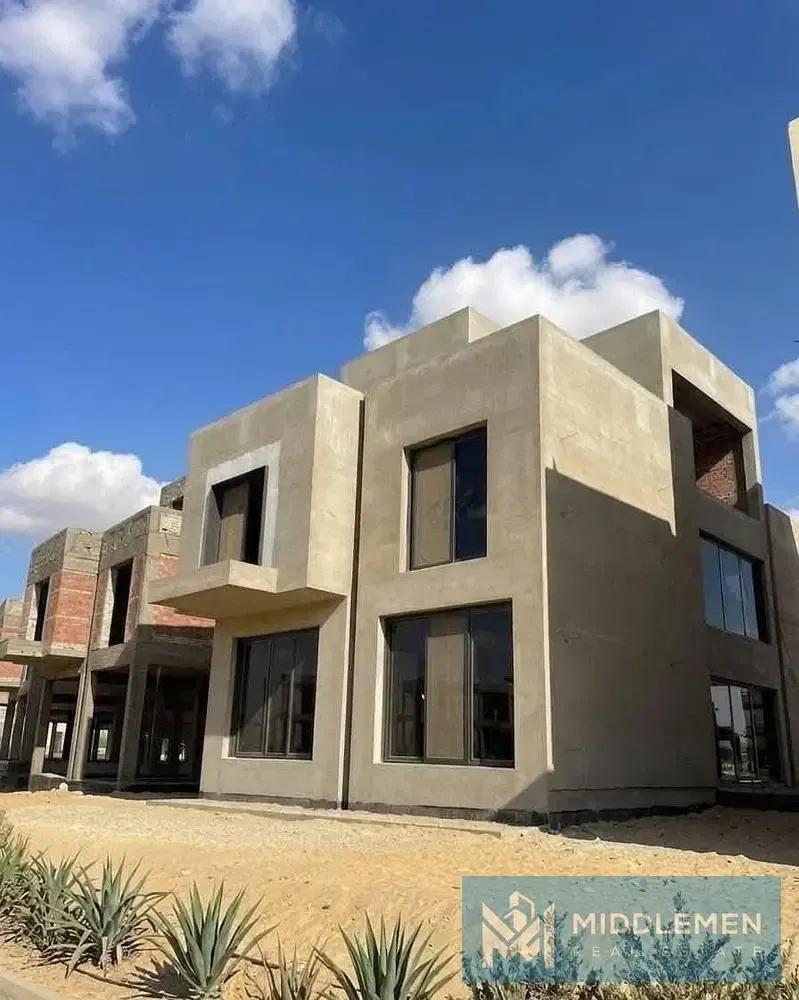 Townhouse 305m for sale with installments prime location stei8ht New cairo