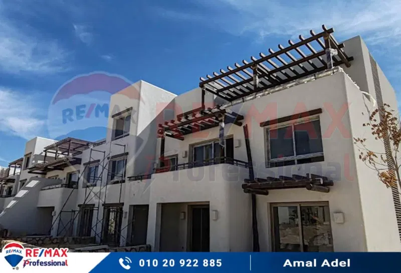 3-bedroom villa 416 m² for sale in Hacienda West