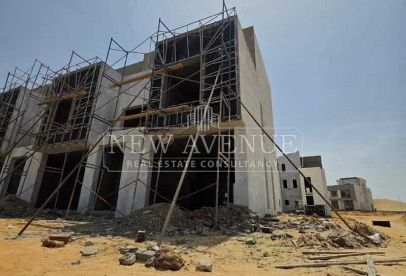 4-bedroom townhouse 285 m² for sale in Eastshire Compound