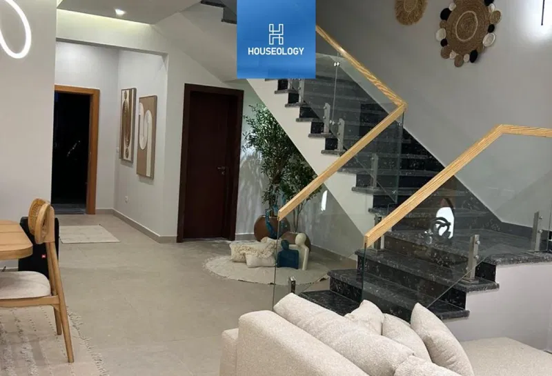 4-bedroom twin house 350 m² for sale in Mazarine