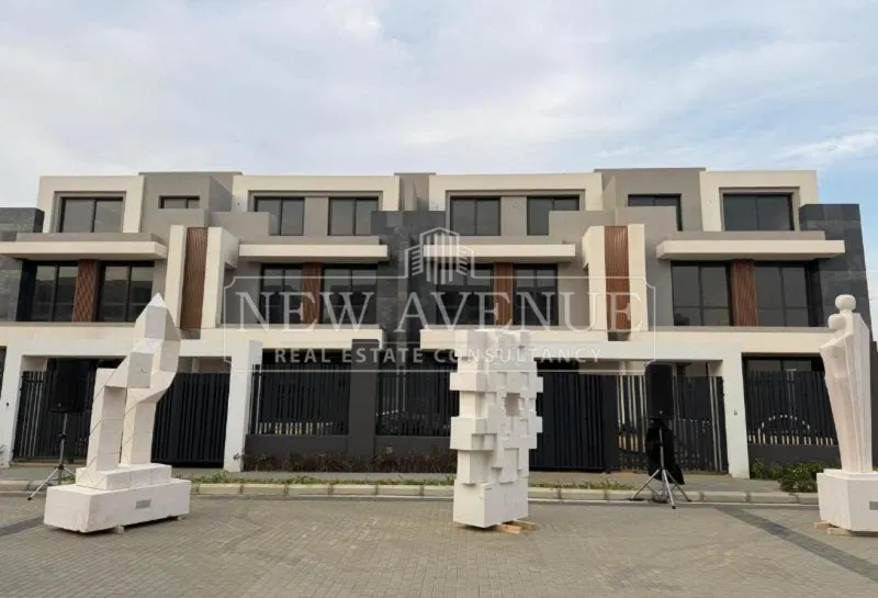 4-bedroom townhouse 215 m² for sale in El Patio Town
