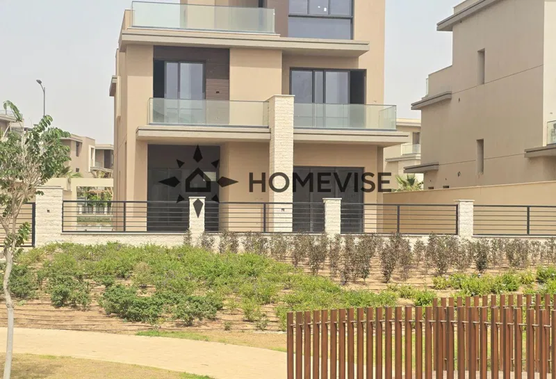 5-bedroom villa 318 m² for sale in The Estates , The Estates