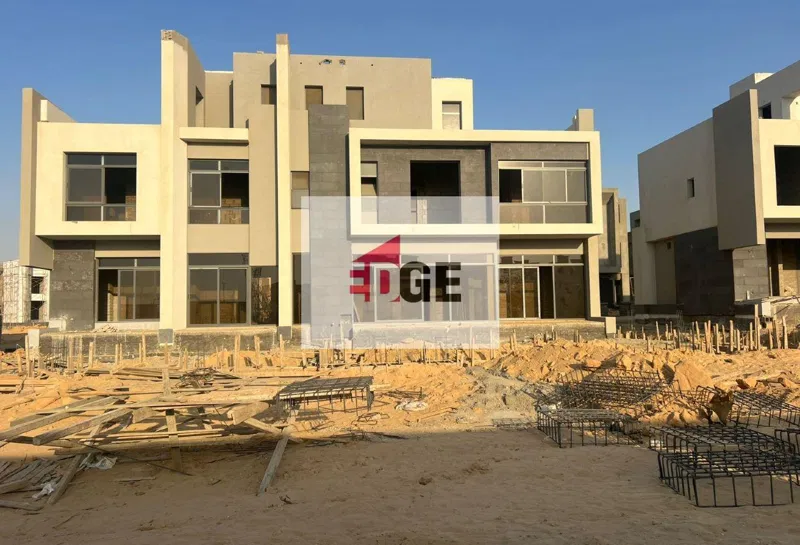 توين هاوس 4 غرف 315 م² للبيع في كومباوند سعادة