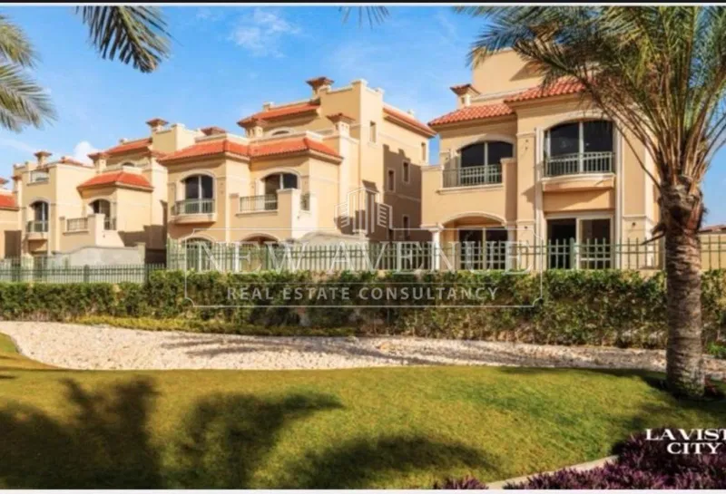 3-bedroom townhouse 208 m² for sale in La Vista City