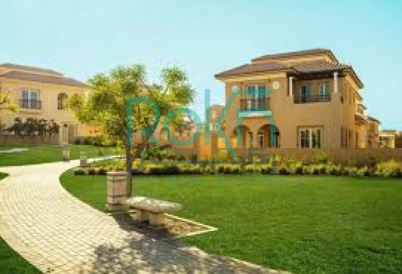 4-bedroom villa 372 m² for sale in Tawny Hyde Park