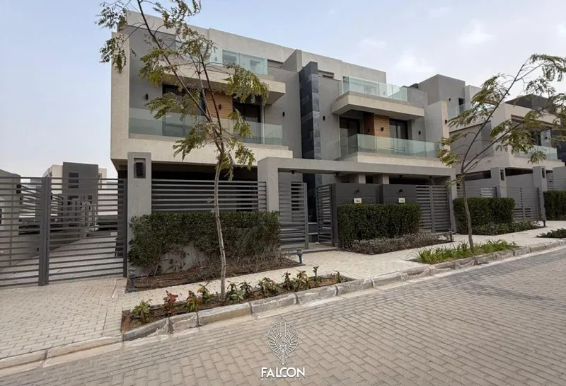 4-bedroom villa 300 m² for sale in La Vista City