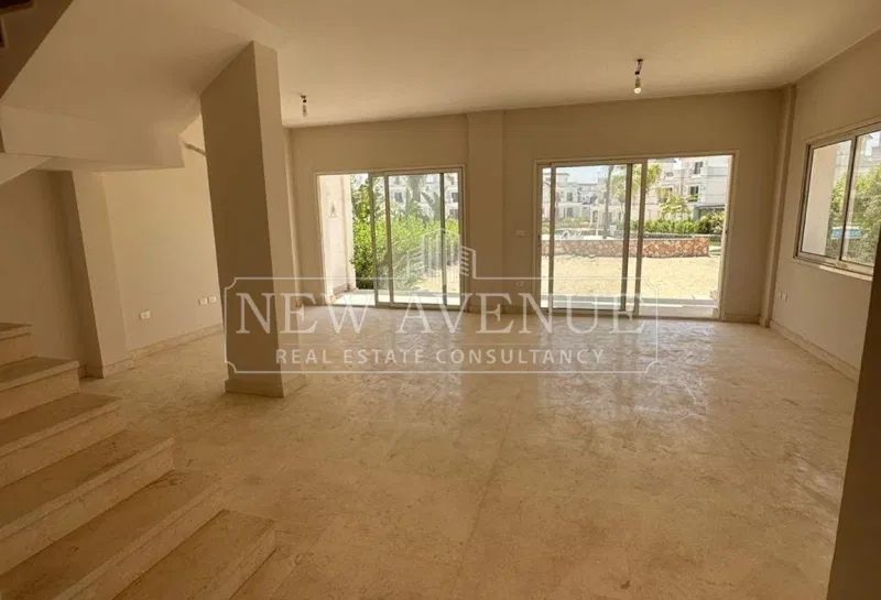 3-bedroom villa 230 m² for sale in Mountain View 4