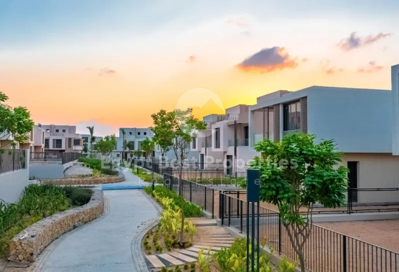 4-bedroom townhouse 221 m² for sale in SODIC East