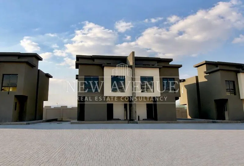 3-bedroom twin house 348 m² for sale in Creek Town