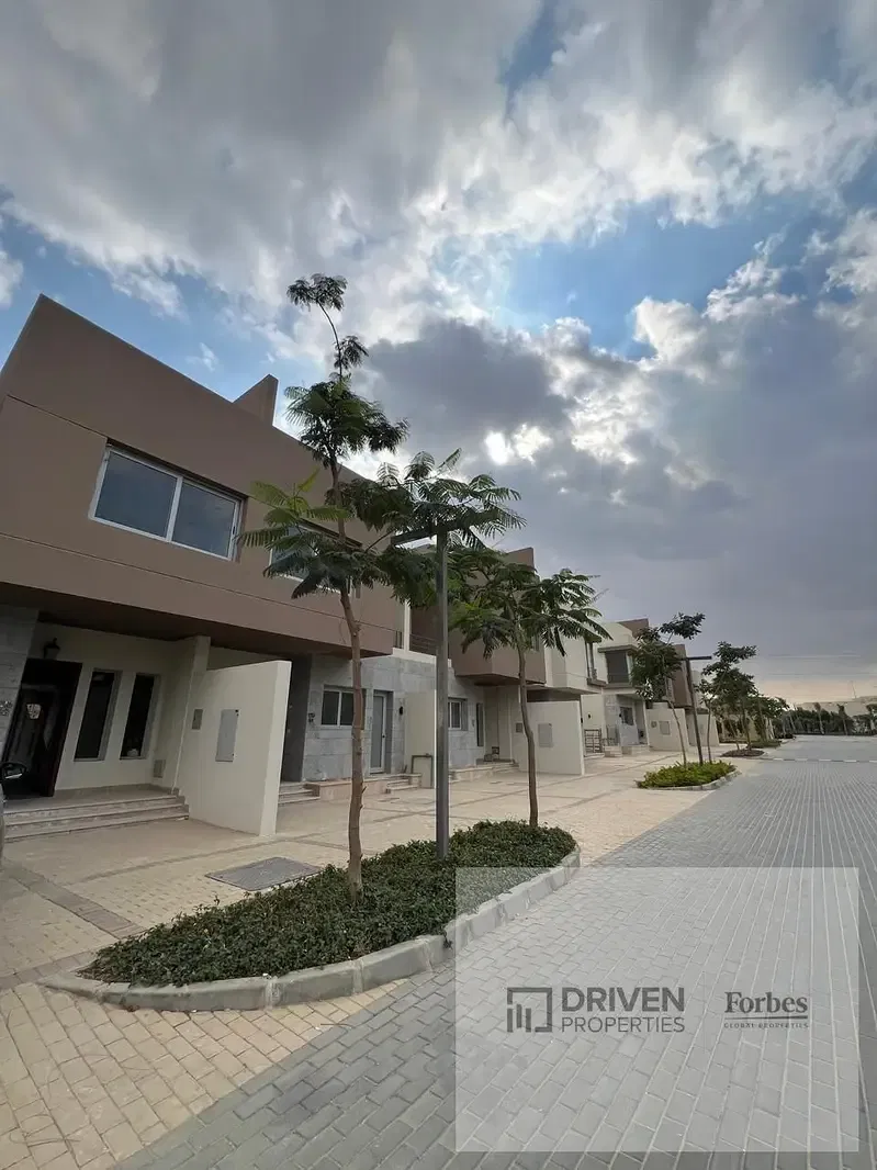 Ready to Move Fully Finished Town House for Sale by Installments in Palm Parks Palm Hills 6th of October Golf Extention Golf Views The Crown