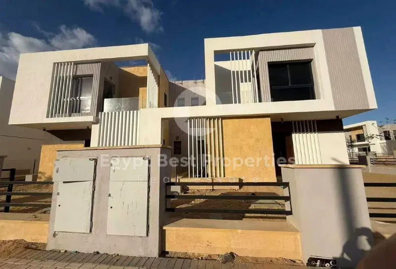 4-bedroom twin house 355 m² for sale in ZED East