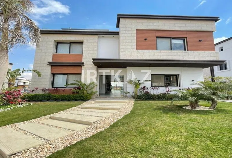 6-bedroom villa 430 m² for sale in Azzar 2