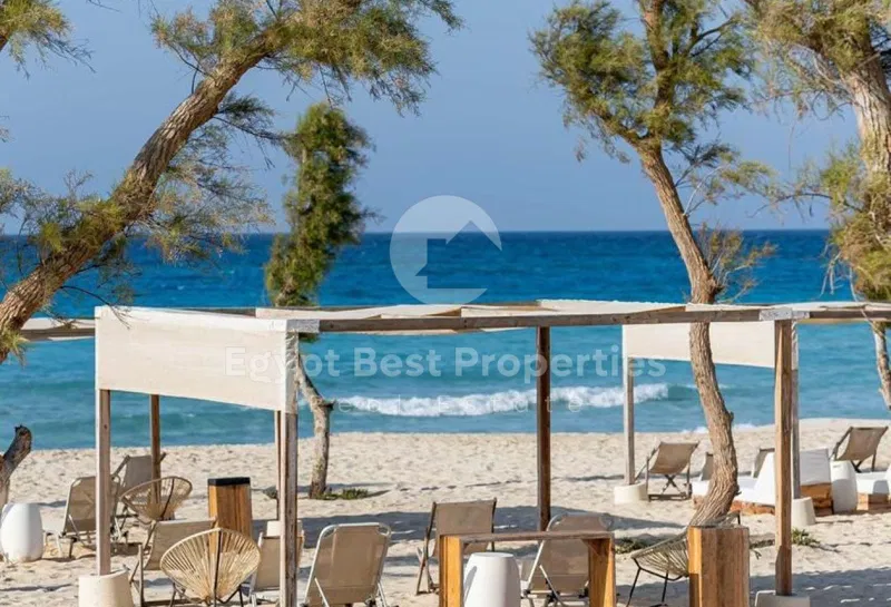 4-bedroom villa 300 m² for sale in Almaza Bay