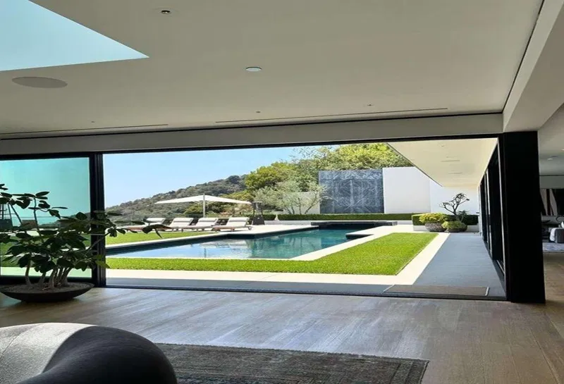 6-bedroom villa 303 m² for sale in La Vista City