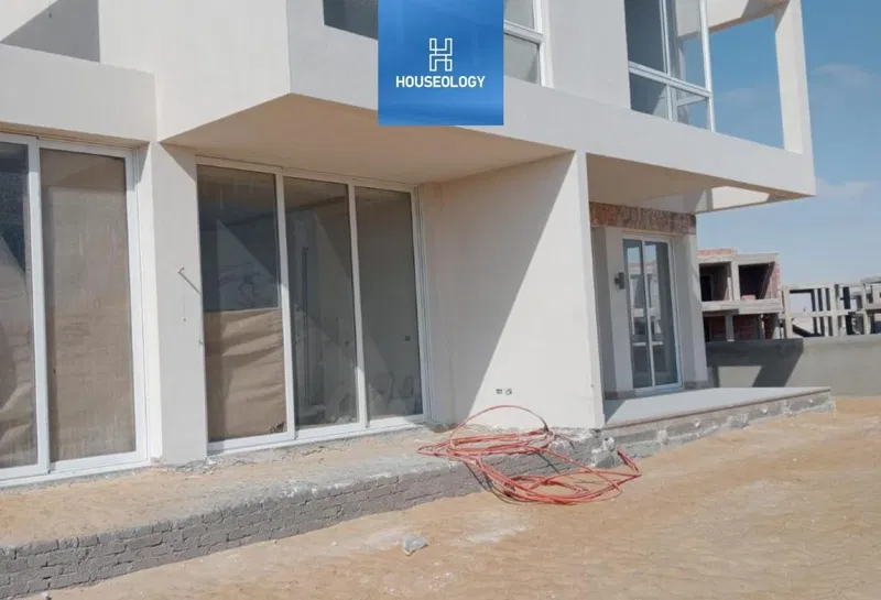 فيلا 5 غرف 390 م² للبيع في Azha North