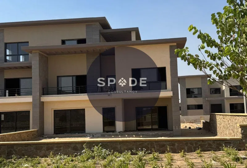 فيلا 6 غرف 385 م² للبيع في Swan Lake Residence