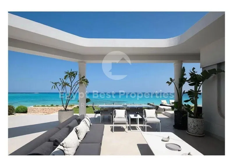 5-bedroom villa 250 m² for sale in Hacienda West