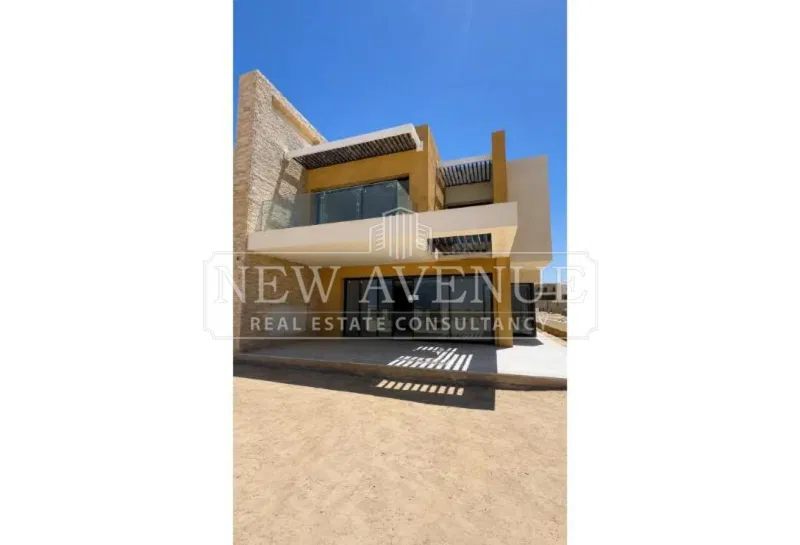 4-bedroom twin house 307 m² for sale in Silver Sands