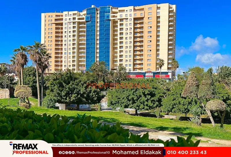 شقة 5 غرف 383 م² للبيع في Ali Mostafa Mosharafa St.