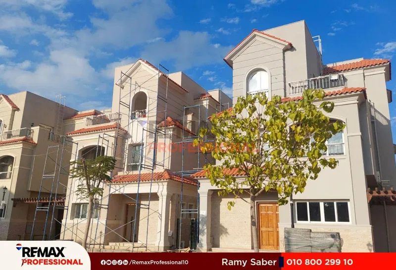 7-bedroom villa 307 m² for sale in Vee Muruj