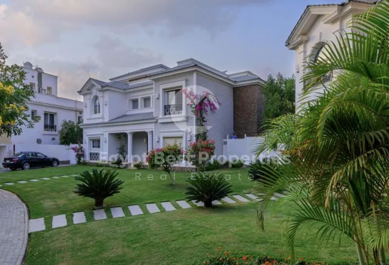 3-bedroom villa 285 m² for sale in Mountain View 1.1