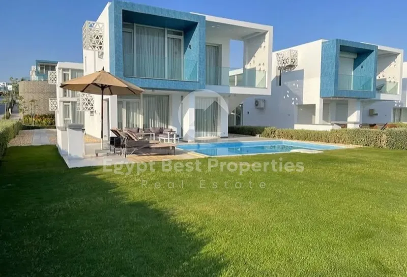 4-bedroom villa 270 m² for sale in Almaza Bay