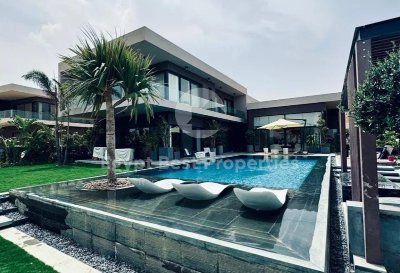 5-bedroom villa 400 m² for sale in Villette
