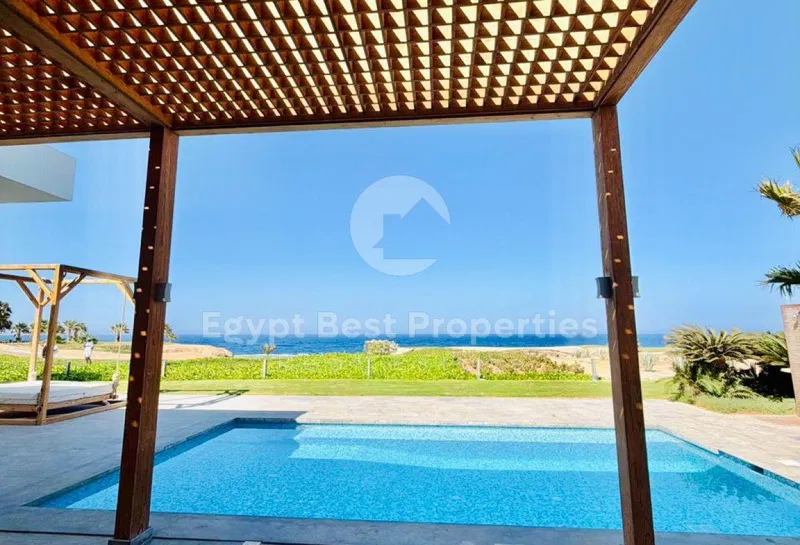 4-bedroom villa 345 m² for sale in Almaza Bay