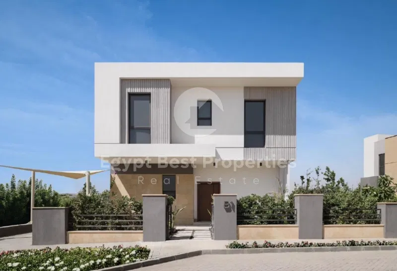 5-bedroom villa 250 m² for sale in ZED East