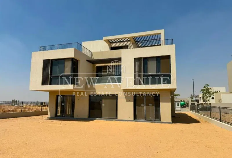 4-bedroom villa 395 m² for sale in SODIC East