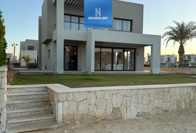 5-bedroom villa 317 m² for sale in Azha North