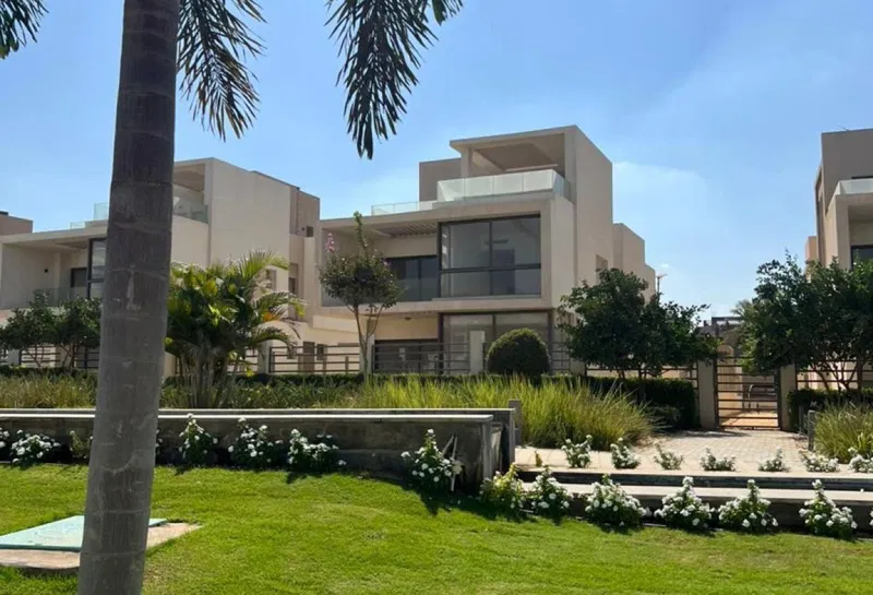 فيلا 5 غرف 370 م² للبيع في Villa Square