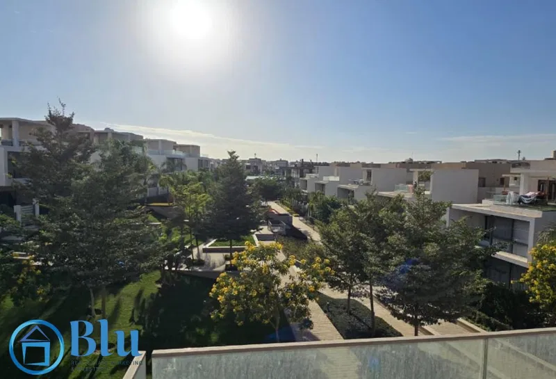 6-bedroom villa 369 m² for sale in Villa Square