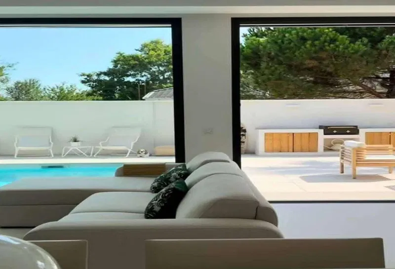 6-bedroom villa 350 m² for sale in Silver Sands