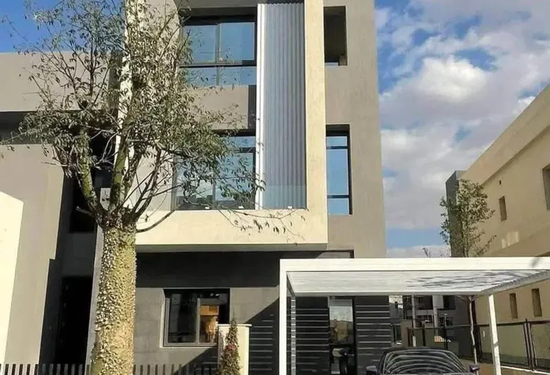 4-bedroom villa 390 m² for sale in Triangle