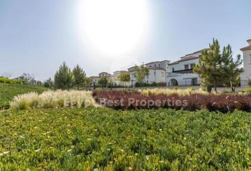 4-bedroom villa 397 m² for sale in Swan Lake Residence