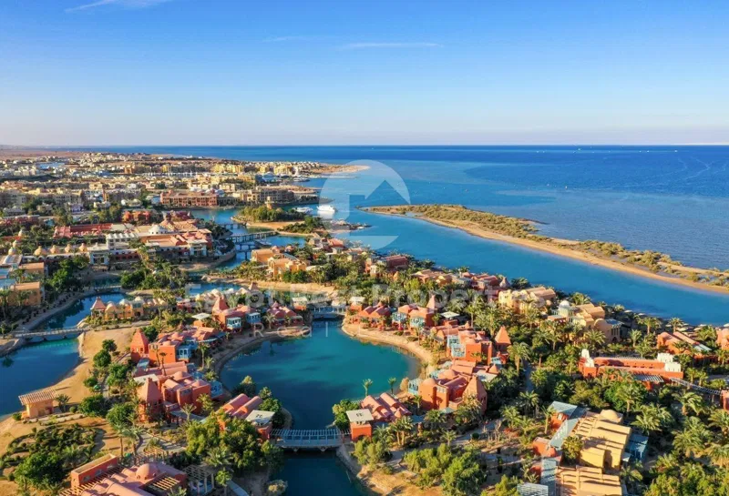 3-bedroom twin house 370 m² for sale in North Bay