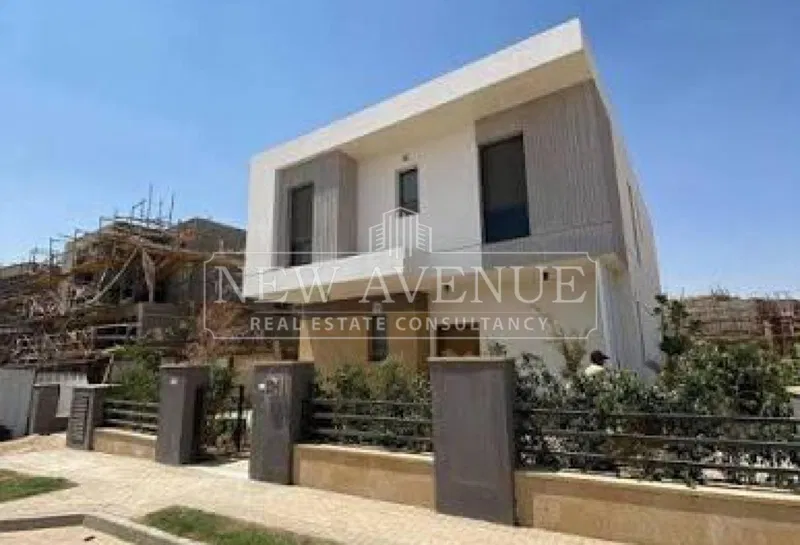 4-bedroom villa 292 m² for sale in ZED East